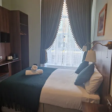 Lyndon Hotel *