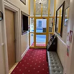 Hotel Lyndon *