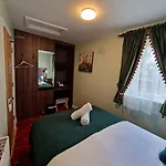 Lyndon Hotel *